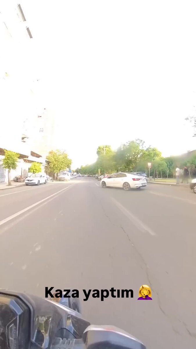 Diyarbakır'da Motosiklet Kazası: Sinyal Vermeden Dönüş Yapan Araca Çarpışma