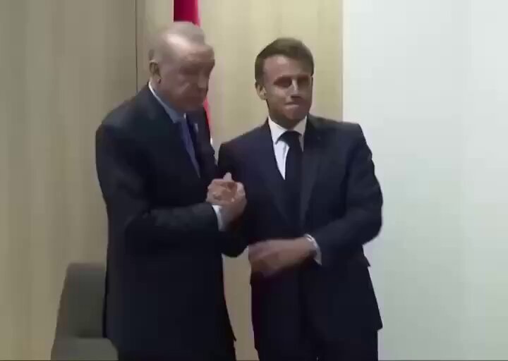 Erdoğan ve Macron Arasında Gergin Toplantı: Diplomatik Çatışma Yaşandı