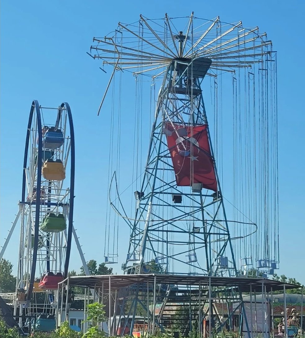 Manisa'da Lunapark Kazası: İki Çocuk Ağır Yaralandı
