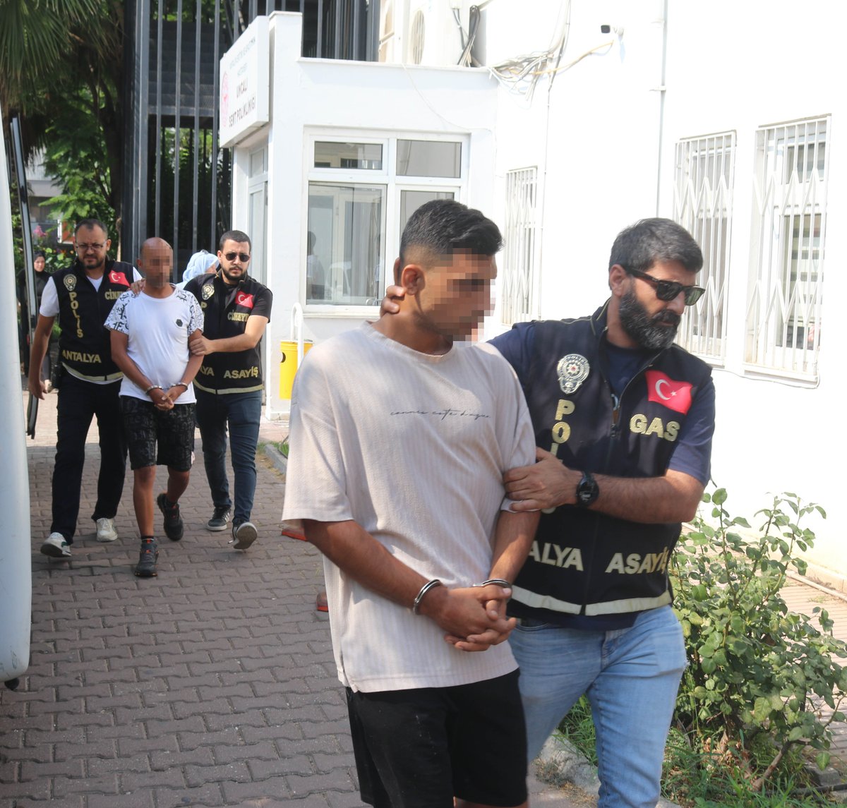 Antalya'da Şok Cinayet: Trans Birey Nida Nazlıer Hayatını Kaybetti