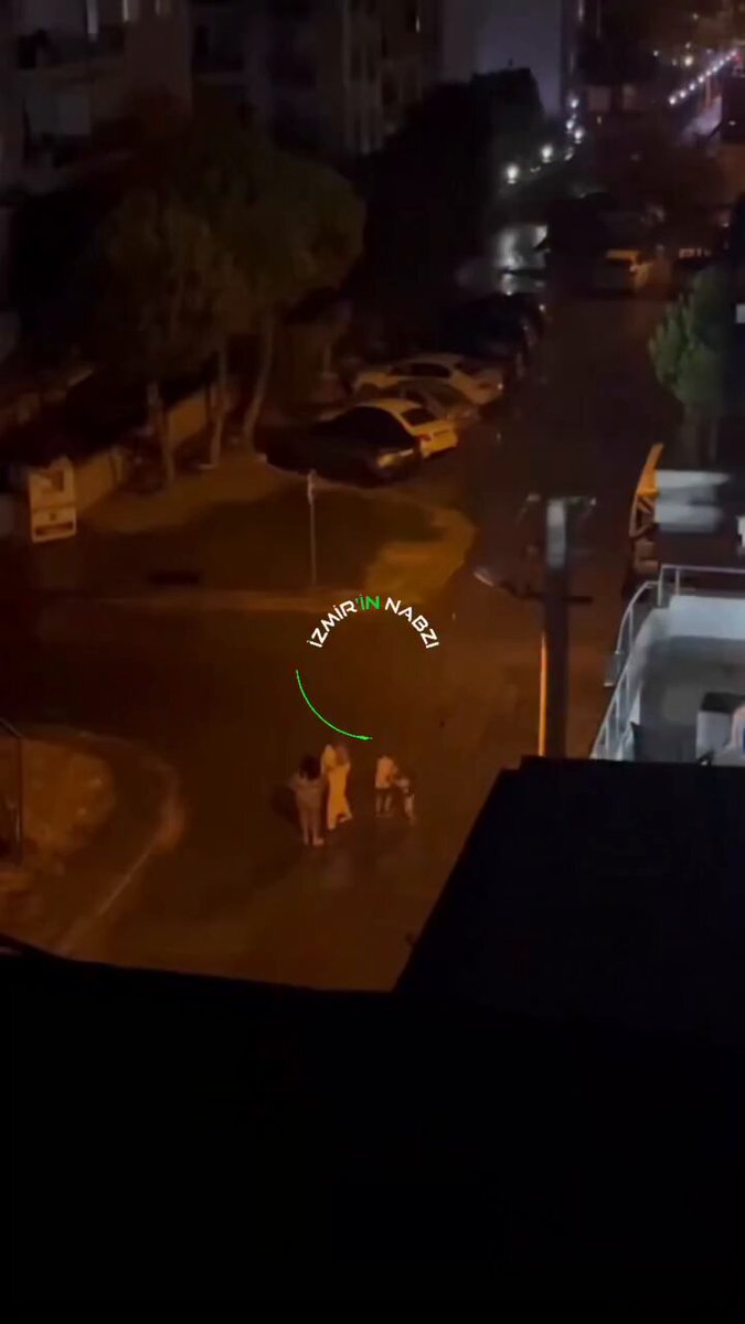 İzmir'de Yazın İlk Yağmuru Sevinç Getirdi