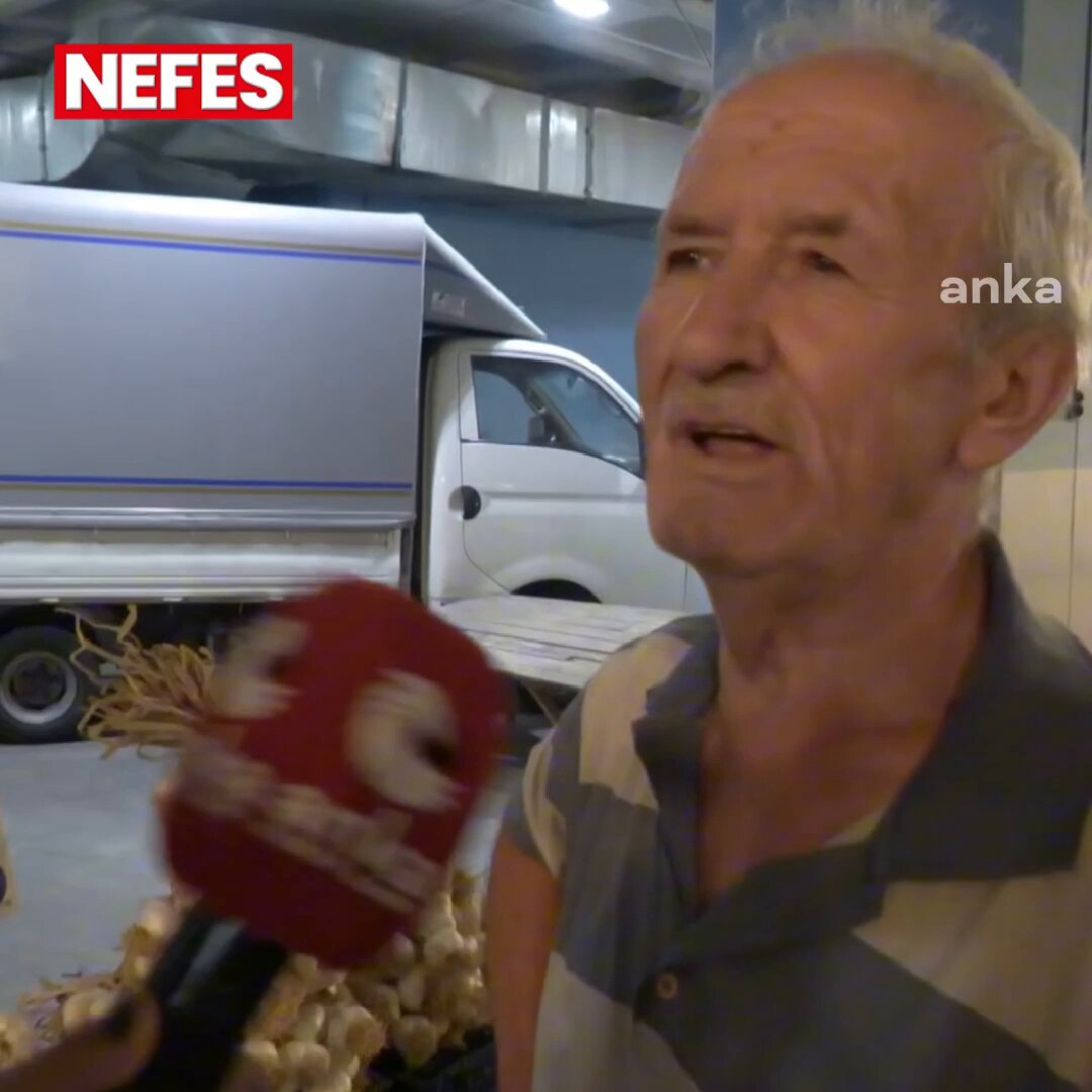 İstanbul'da Pazar Sohbetleri: Geçmişe Özlem ve Ekonomik Sıkıntılar