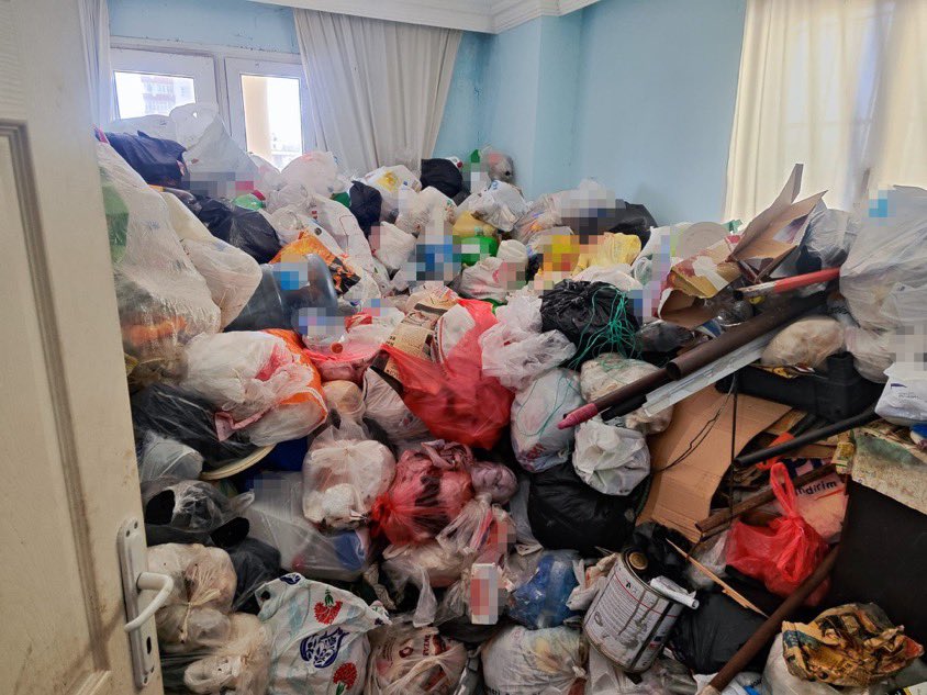 Adana'da Bir Apartman Dairesinden 11 Ton Çöp Çıkarıldı