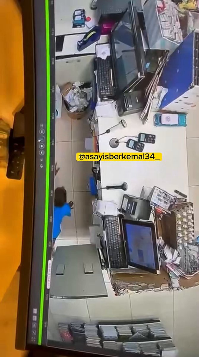 İstanbul'da Market Kasasından Para Çalmaya Çalışan Çocuk Hırsız Yakalandı