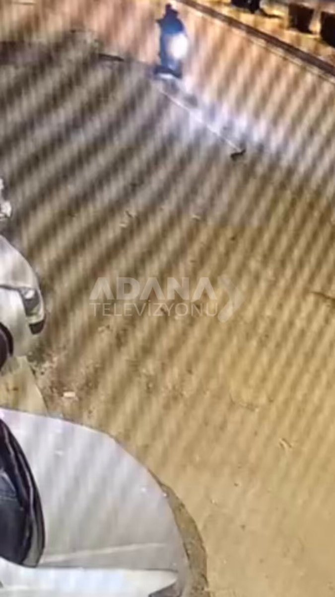 Adana'da Oto Galeriye Silahlı Saldırı: Motosikletli Saldırganlar Hedef Aldı