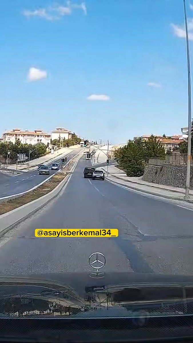 İstanbul'da Trafik Tartışmasında Araca Taşla Saldıran Şahıs Yakalandı