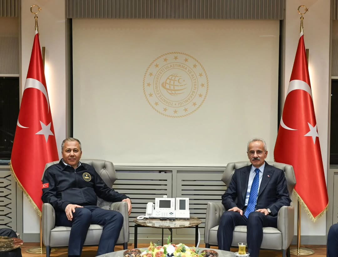 İçişleri Bakanı Yerlikaya, Ulaştırma ve Altyapı Bakanı Uraloğlu'nu Ziyaret Etti