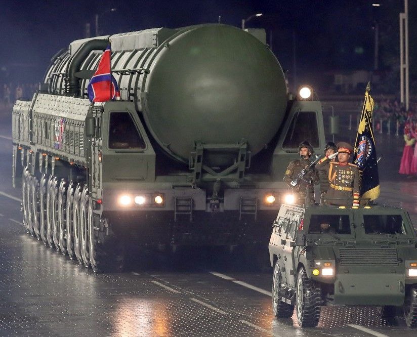 Kuzey Kore, Katı Yakıtlı Kıtalararası Balistik Füze Hwasong-20'yi Tanıttı