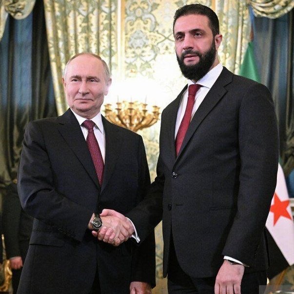 Suriye Cumhurbaşkanı Eş Şara, Moskova'da Putin ile Görüştü