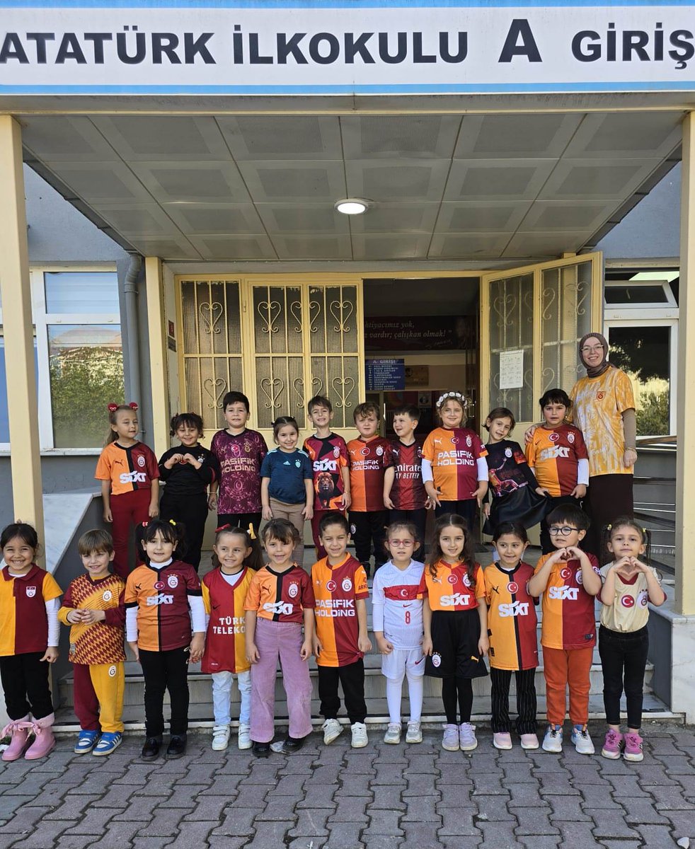 Türkeli Atatürk İlkokulu Anasınıfı Öğrencilerinden Renkli Forma Günü