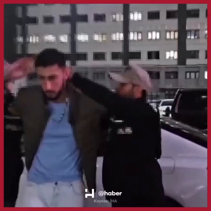 İstanbul'da Tasma Taktığı Kadını Sokakta Gezdiren Şahıs Tutuklandı