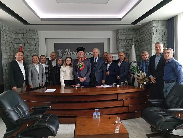 Harmancık Belediye Başkanı Haşim Ali Arıkan, Türk Dünyası Yörük Türkmen Birliği Başkanı İrfan Tatlıoğlu ve Birlik Üyelerini Kabul Etti