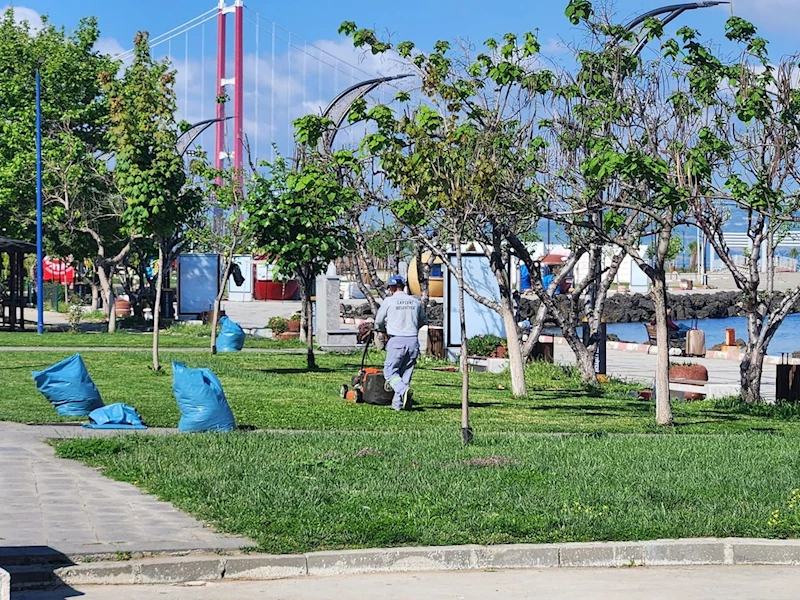 Belediye ekipleri kent genelinde çevre temizliği ve bakım çalışmalarını sürdürüyor