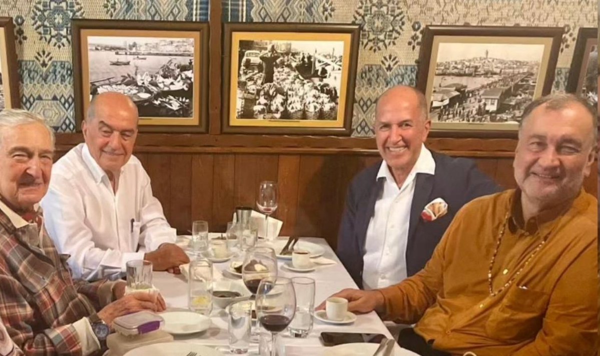 Murat Ülker ve Rahmi Koç Balat'ta Bir Restoranda Görüntülendi