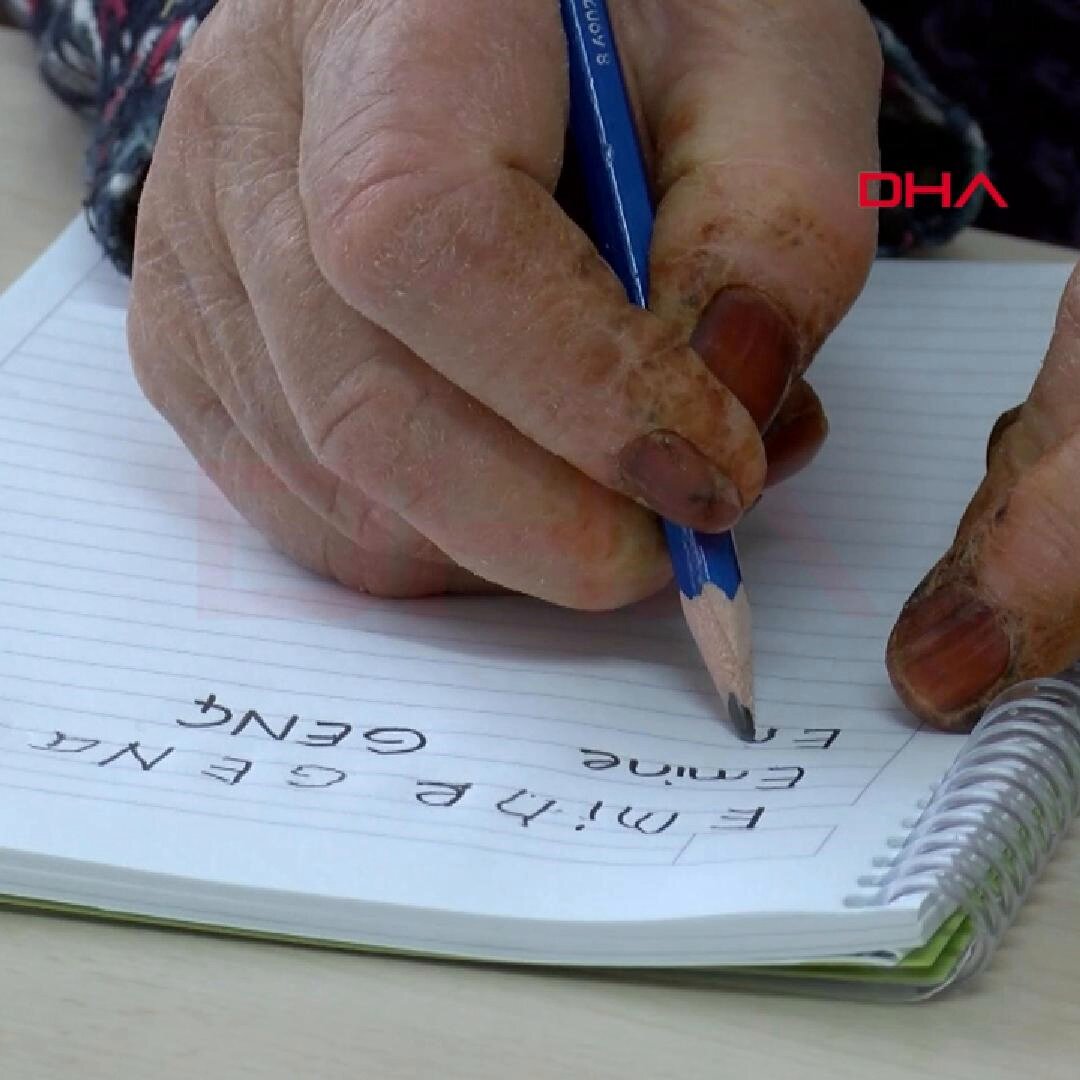 Malatya'da 88 Yaşındaki Dedemizin Okuma Yazma Azmi