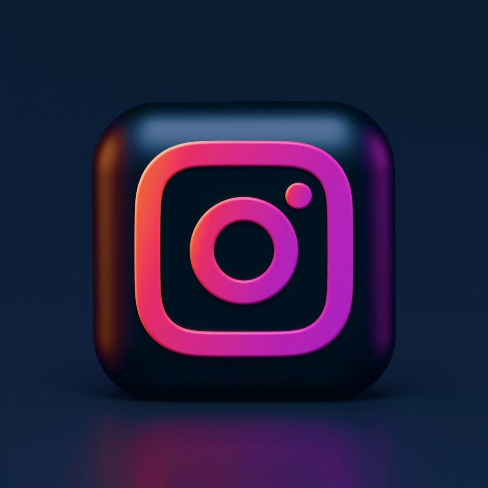 Instagram Kullanıcıları Takip Etmedikleri Hesaplardan Bildirim Alıyor