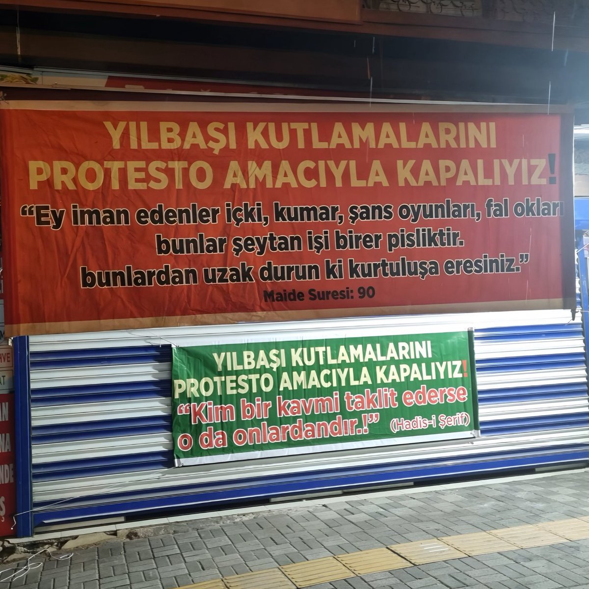 Adana'da Yılbaşı Kutlamalarını Protesto Eden Esnaf Kepenk Kapattı
