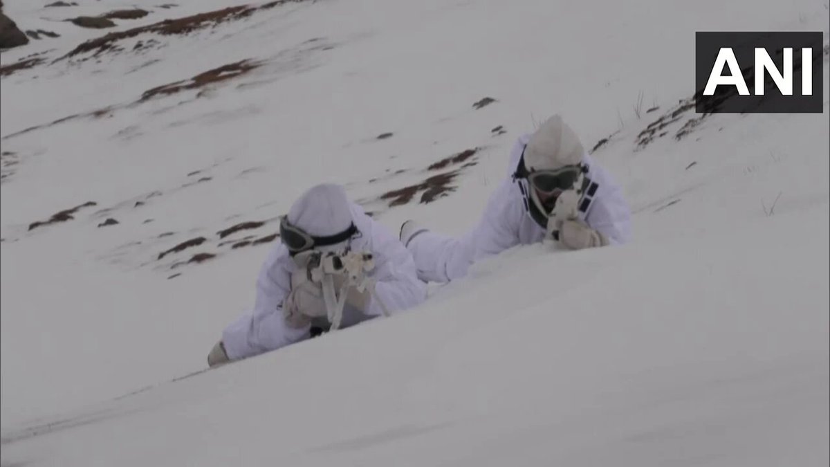 Hindistan Askerleri Kar Arazisinde Beyaz Kamuflajla Görüntülendi