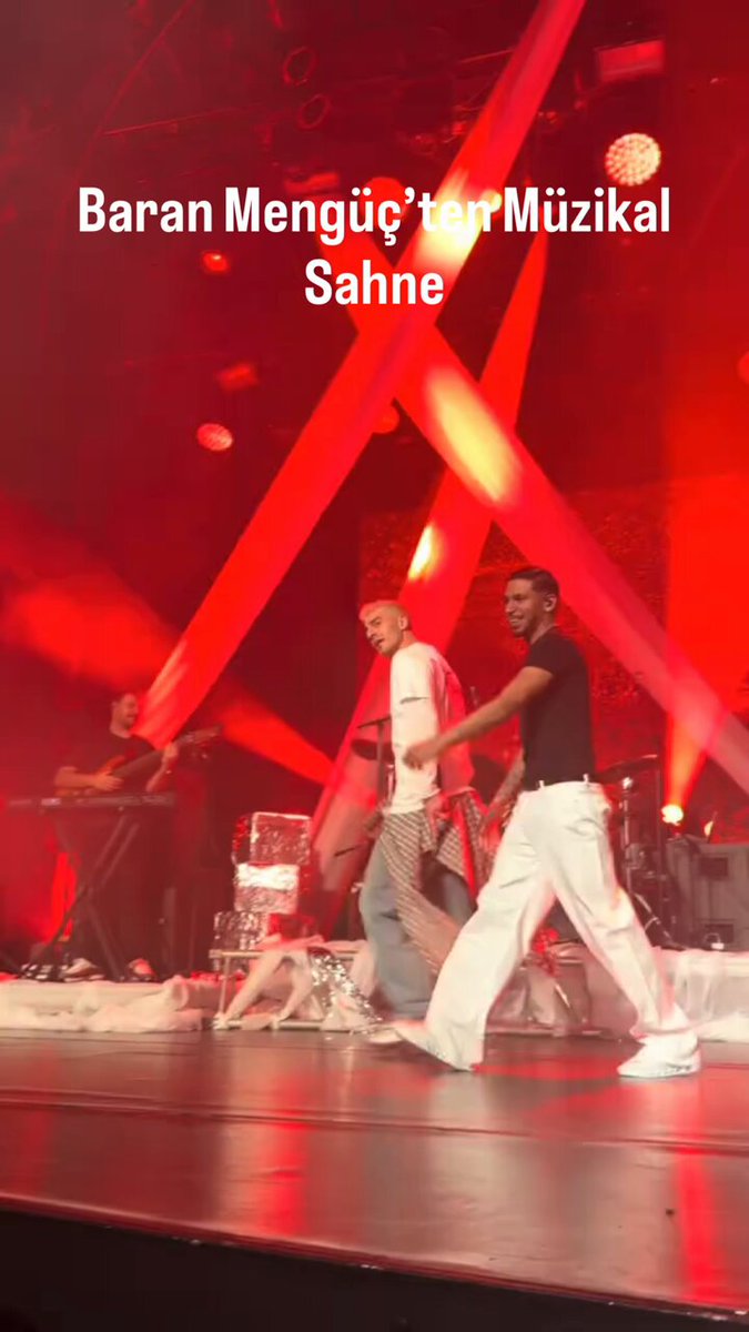 Baran Mengüç'ten Sosyal Medyada Dans Performansı