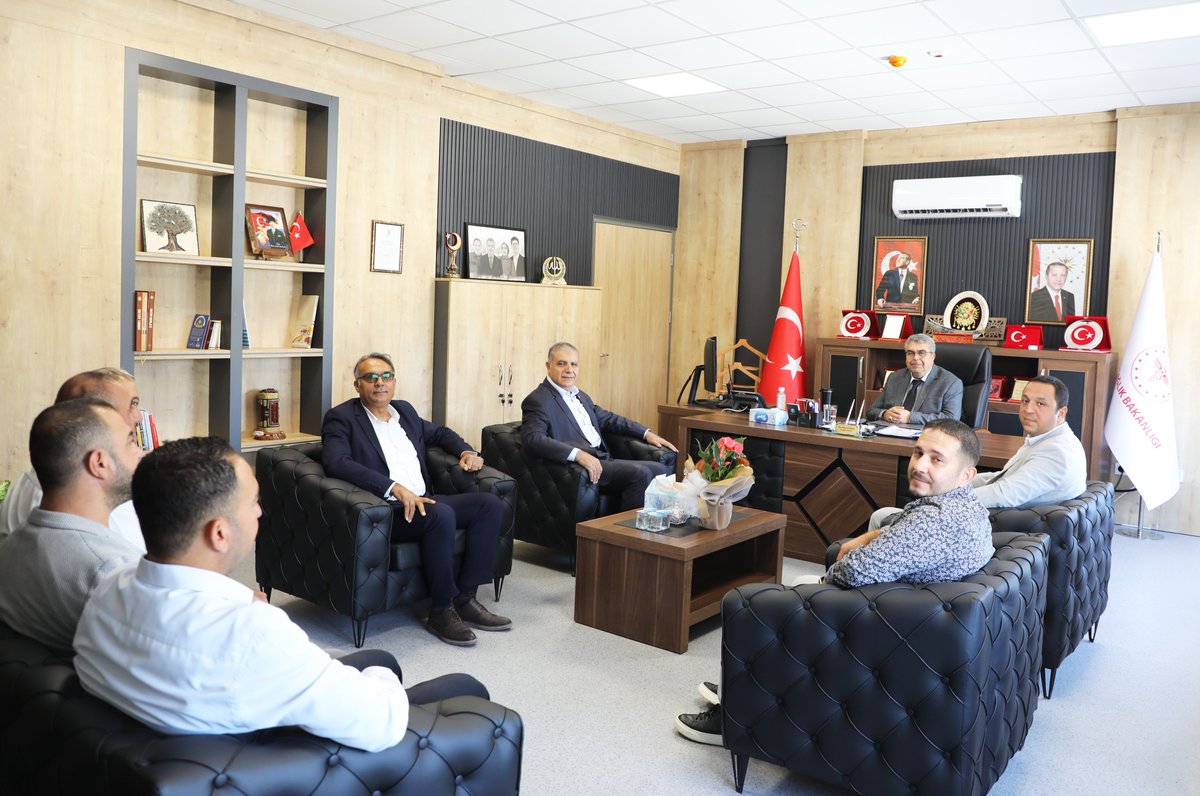 CHP Hatay Milletvekili Mehmet Güzelmansur ve Heyeti İl Sağlık Müdürü'nü Ziyaret Etti