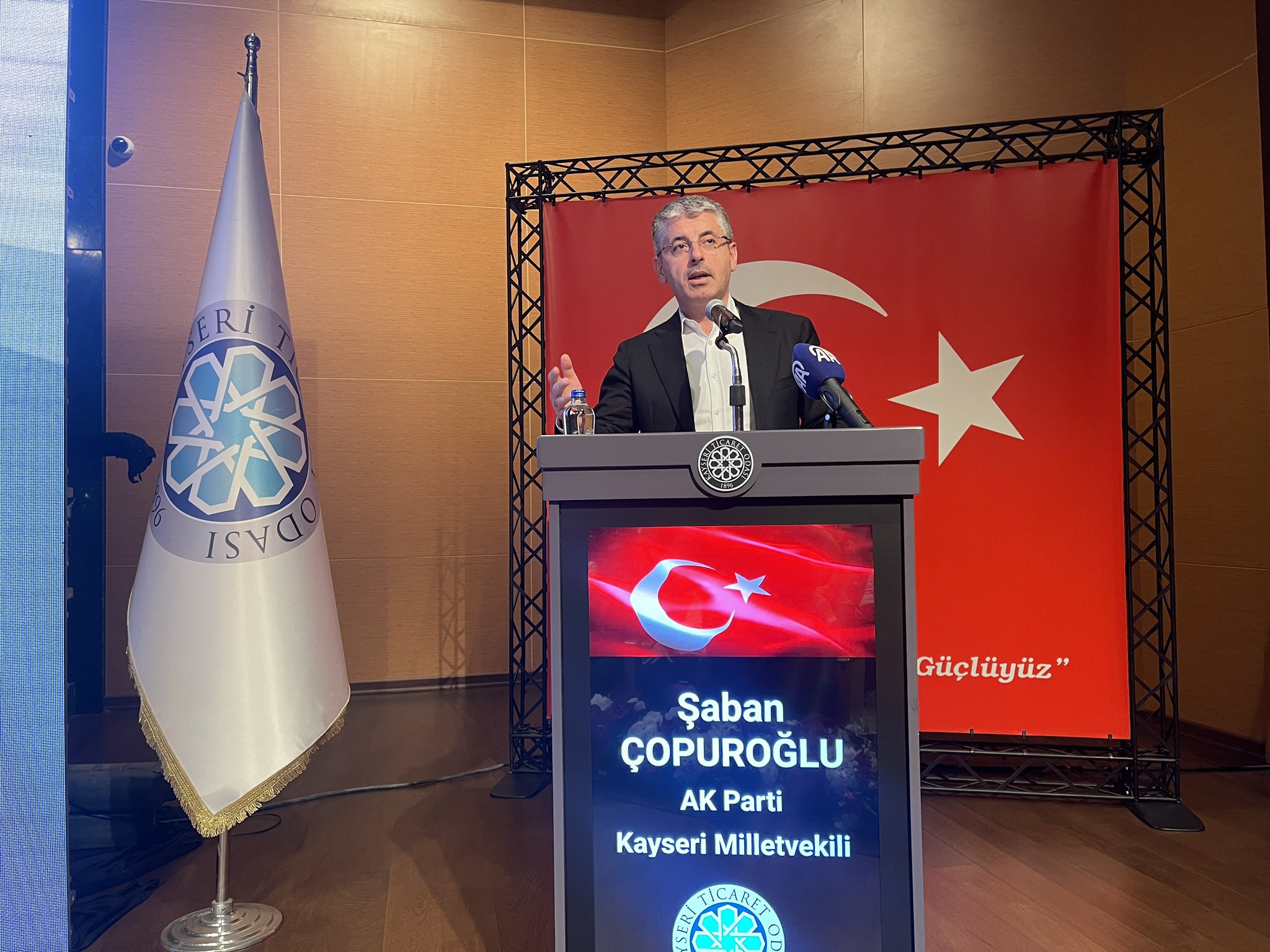 Kayseri Ticaret Odası, Akdeniz Mobilya, Kağıt ve Orman Ürünleri İhracatçıları Birliği (AKAMİB) tarafından 2023 Yılı İhracat Şampiyonları Ödül Töreni’ne ev sahipliği yaptı.