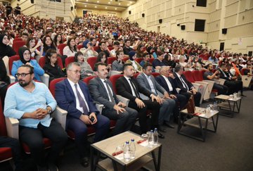 7. Kitap Fuarı'nda İlber Ortaylı'nın Konferansı Büyük İlgi Gördü