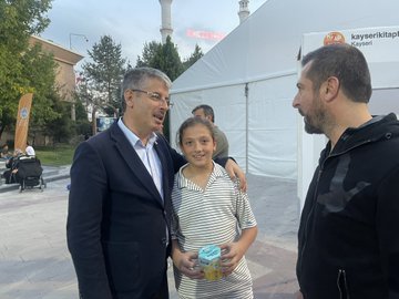 AK Parti Milletvekili Şaban Çopuroğlu, Kayseri Kitap Fuarında Vatandaşlarla Buluştu