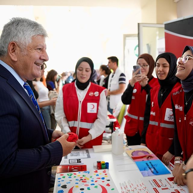 Sağlık Bilimleri Üniversitesi Rektörü ve Rektör Yardımcısı Öğrenci Kulüplerini Ziyaret Etti