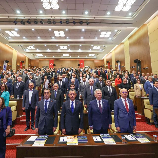 CHP Genel Başkanı Özgür Özel ve Ankara Büyükşehir Belediye Başkanı Mansur Yavaş, Yerel Yönetimlerde Gıda Güvenliği ve Sürdürülebilir Tarım Konferansı'na Katıldı