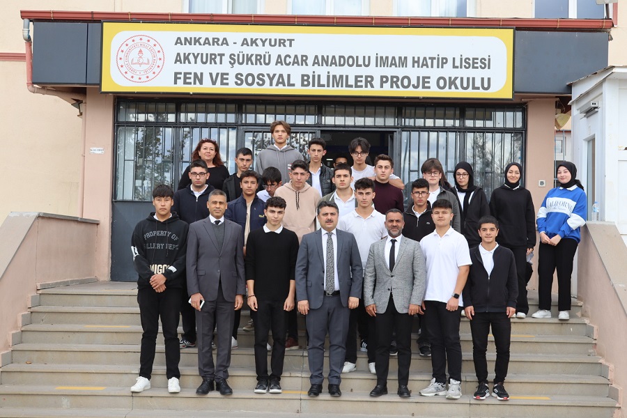 Kaymakamımız Mehmet TUNÇ Akyurt Akademik Gelişim ve Başarı Projeleri kapsamında Akyurt Şükrü Acar Anadolu İmam Hatip Lisesi'nde öğretmenler ve öğrenciler ile bir araya geldi