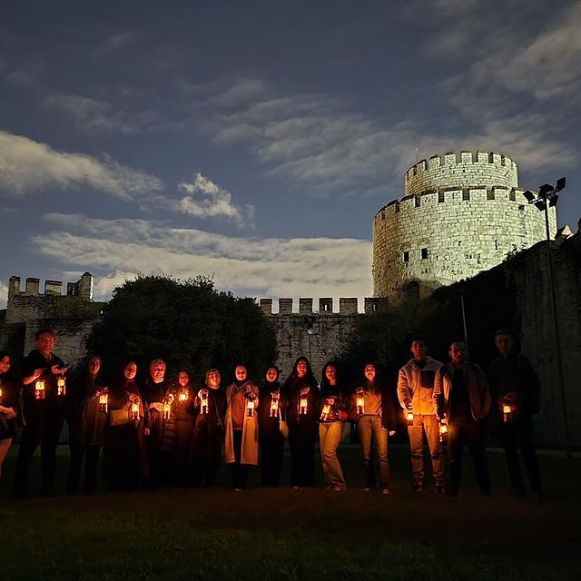 Bezmialem SKS, Tarihi Yedikule Hisarı'nda Nostaljik Gece Turu Düzenledi