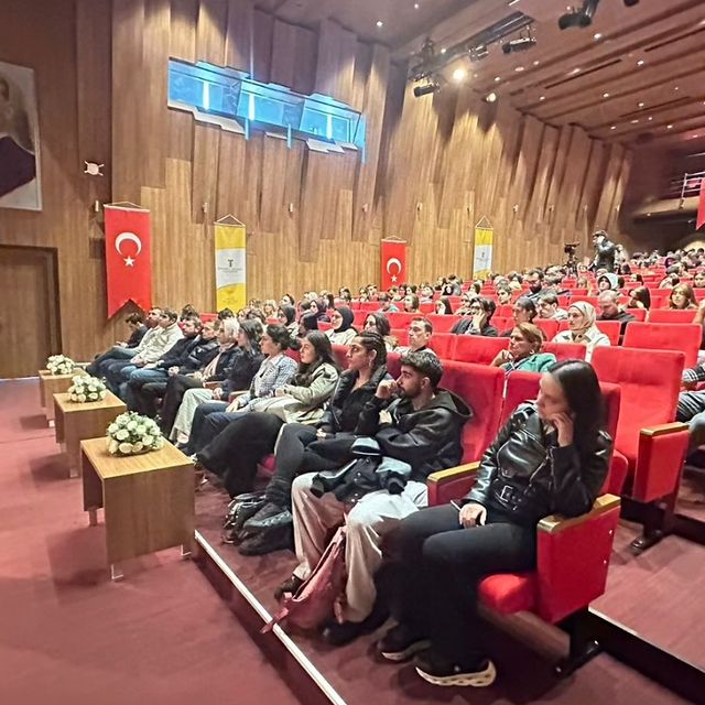 İstanbul Ticaret Üniversitesi Gençlere Bağımlılıkla Mücadele Seminerleri Düzenledi