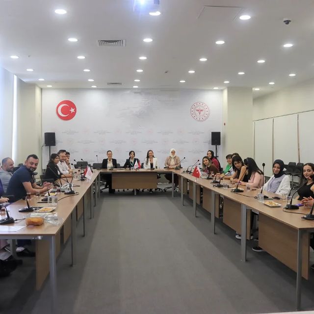 Adana Şehir Eğitim ve Araştırma Hastanesi Ameliyathane Hemşireliği Sertifika Programı Mezunlarına Sertifikalarını Teslim Etti