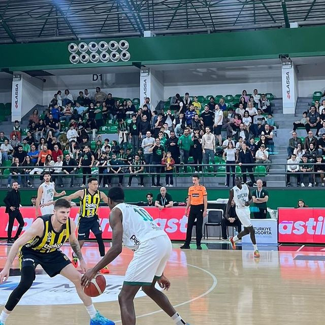 Sarıyer Kaymakamı Ömer Kalaylı, Darüşşafaka Lassa-Fenerbahçe Beko Maçını İzledi