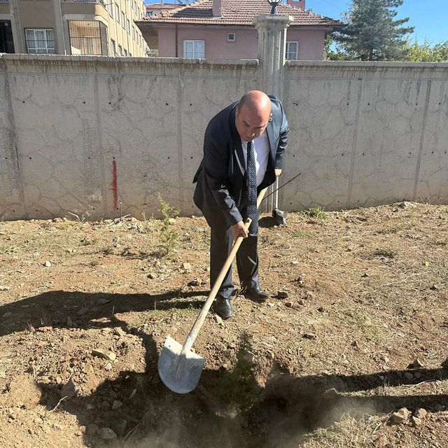 Ulukışla'da Cumhuriyet'in 101. Yılı Anısına Fidan Dikim Töreni