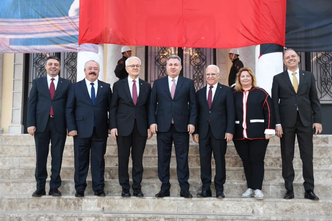 İzmir'de Cumhuriyet Bayramı Coşkusu