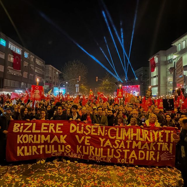 CHP Kadıköy İlçe Gençlik Kolu Cumhuriyet Yürüyüşüne Katıldı