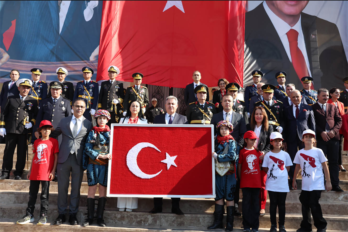 İzmir'de 29 Ekim Cumhuriyet Bayramı Coşkusu