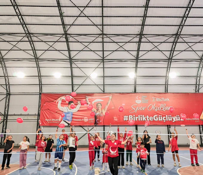 Defne Orhanlı'da Badminton Dersi Coşkusu