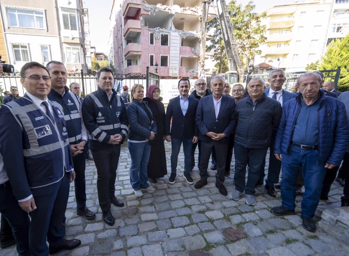 Küçükçekmece Belediyesi, Özfeza Sitesi E Blok'u Yenileme Çalışmalarına Başlıyor