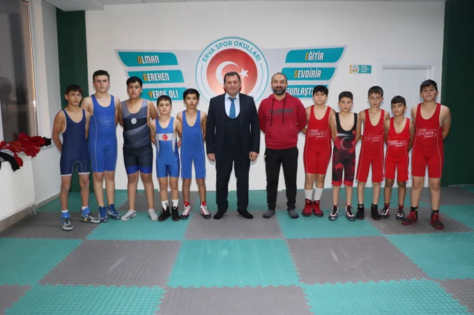 Gençlik ve Spor İl Müdürü Ali İhsan Kabakcı, Yeşilay Erva Spor Kulübü'nü Ziyaret Etti