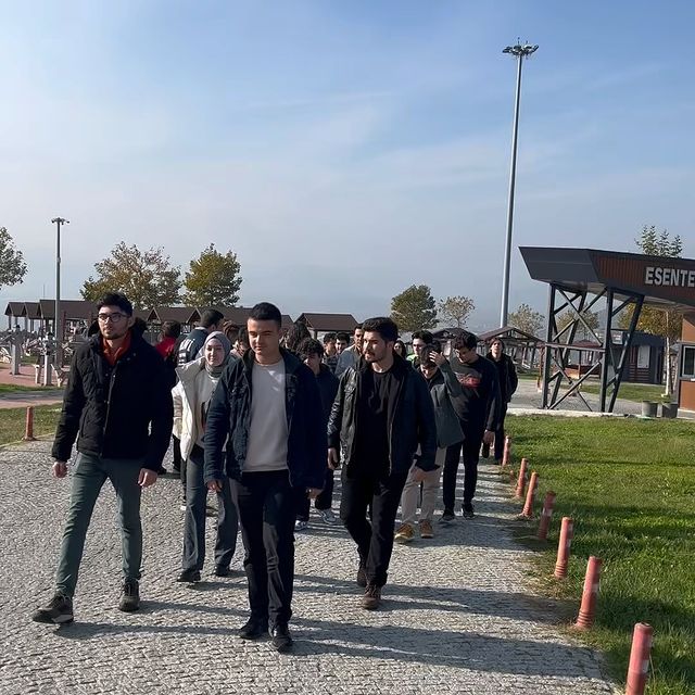 İstanbul Teknik ve Kocaeli Üniversitesi Öğrencileri Doğa Yürüyüşü ve Ayva Hasadı Etkinliği Gerçekleştirdi