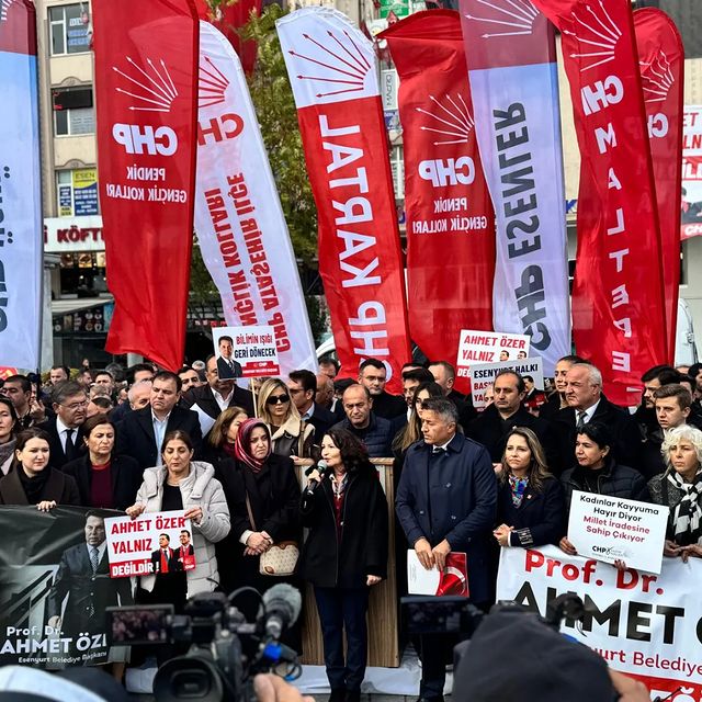 Esenyurt'ta Demokrasi Nöbeti Sürüyor