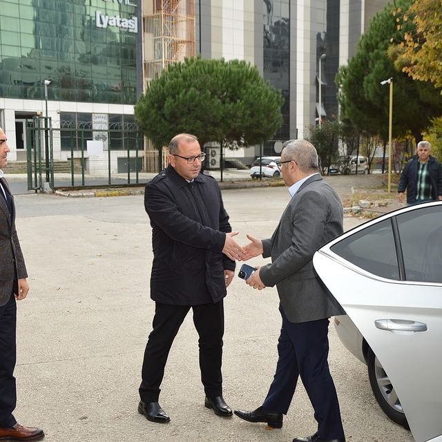 İstanbul Vali Yardımcısı Dr. Ahmet Süheyl Üçer, Esenyurt'ta Bir Okulu Ziyaret Etti