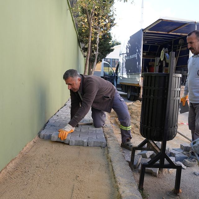 Kartal'da Kaldırım Yenileme Çalışmaları Devam Ediyor