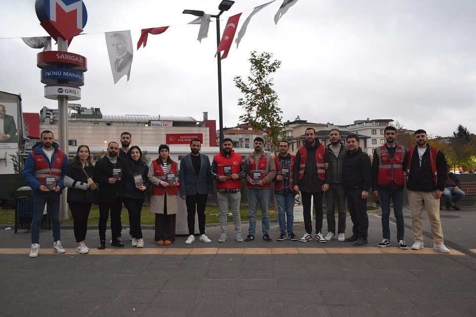 CHP Sancaktepe Gençlik Kolları Esenyurt'a Atanan Kayyumla İlgili Bilinçlendirme Çalışması Yaptı