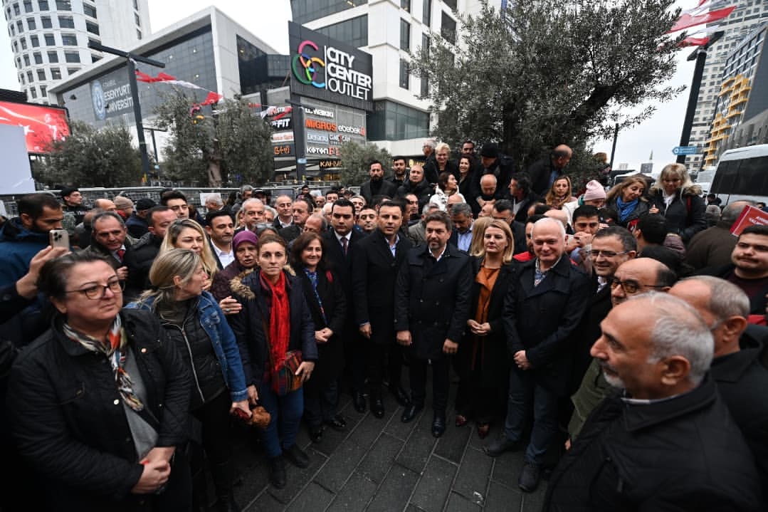 CHP İstanbul İl Başkanı, Demokrasi Nöbeti'nde Konuştu