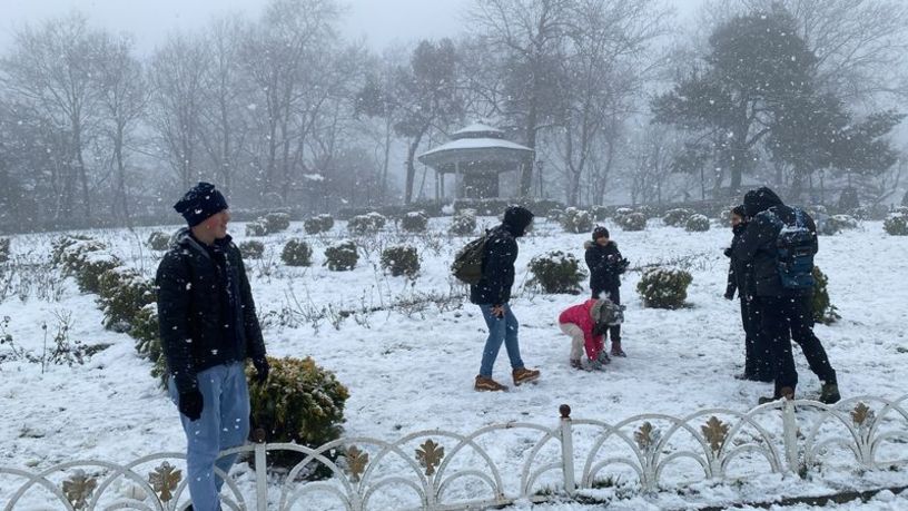 İstanbul'da Kar Yağışı Nedeniyle Okullar Yarın da Tatil Edildi