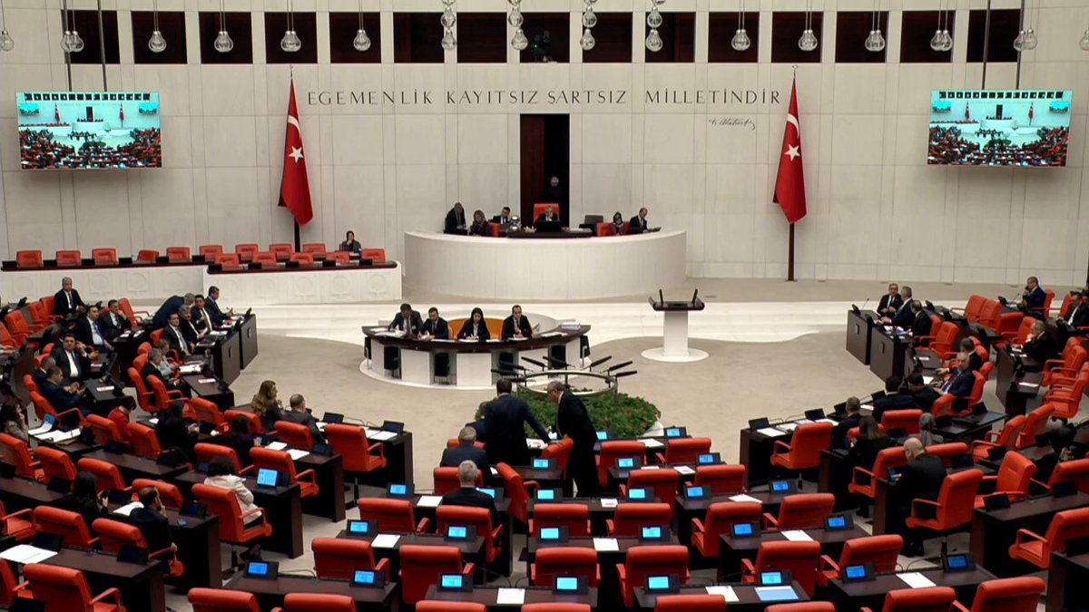 Kamu Çalışanları ve Memurlar Vergi Düzenlemeleri Yüzünden Maaş Kaybı Yaşıyor