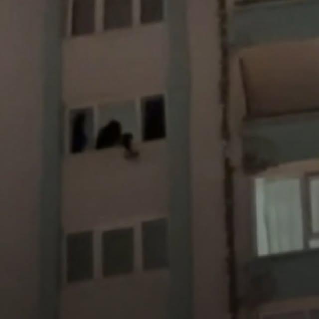 Kayseri'de Psikolojik Sıkıntılar Nedeniyle Yüzlenen Kişinin Apartmanda Sarkan Olayı